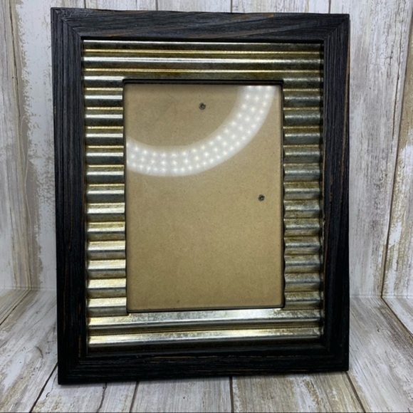 Black Picture Frame Metal Accents 5x7 Photo Size - Picture 2 of 7